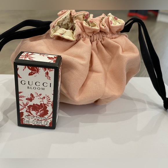 Brand new GUCCI micro pouch with GUCCI BLOOM 5ml vial spray - Picture 3 of 5
